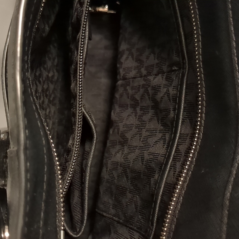 Michael Kors Dillon Satchel in black - Picture 6 of 14